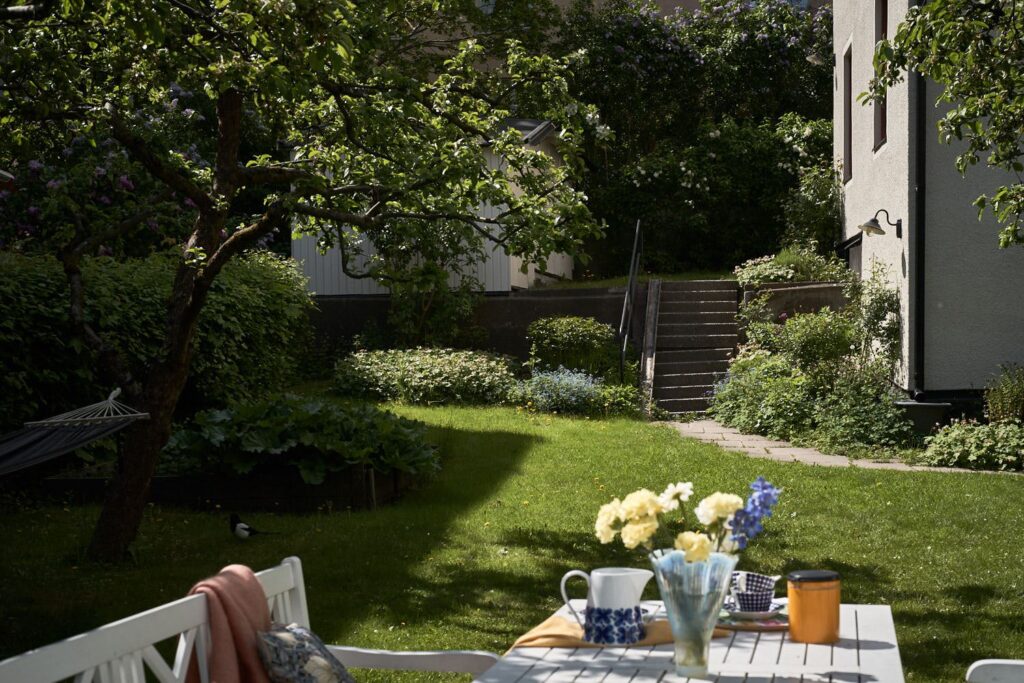 Markplattor vid Trädgårdsrenovering. Rimbo Norrtälje