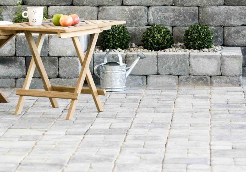 Lägga betongplattor