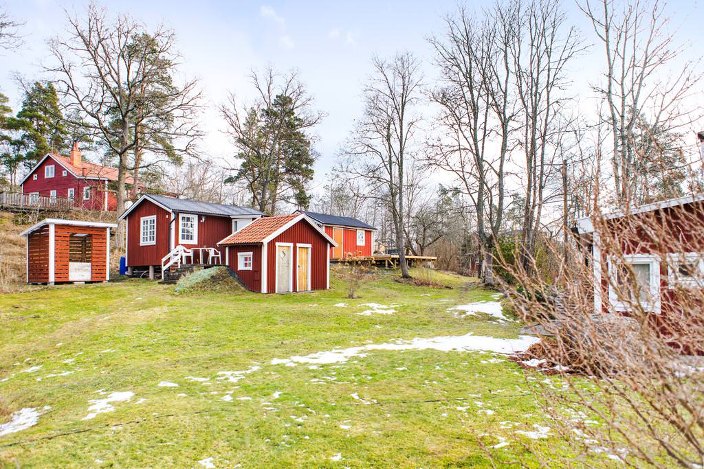 Tillbyggnad veranda runt 2 planshus. Norrtälje Rimbo