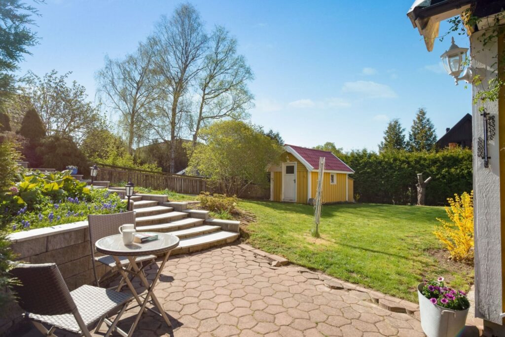 Nyläggning av Naturstensplattor. Vallentuna Gröndal